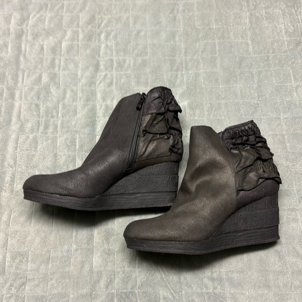 Sbicca Wedge Booties, Black, Ruffle on Heel, Barely Used, Size 8.5